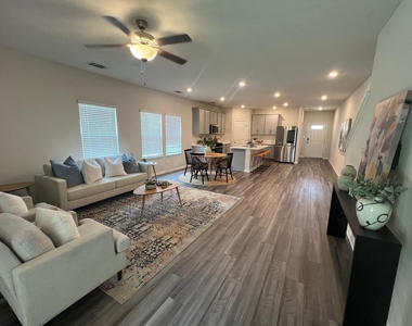 929 Main St - Photo Thumbnail 6