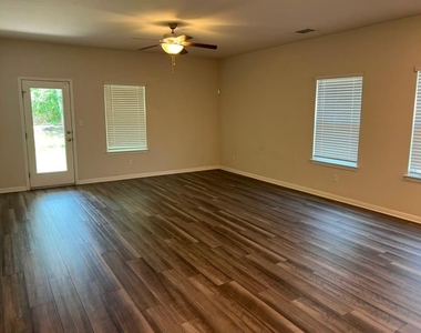 929 Main St - Photo Thumbnail 9