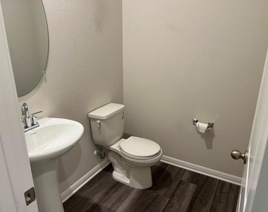 929 Main St - Photo Thumbnail 16