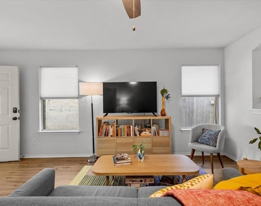 1125 Vincent Pl - Photo Thumbnail 4