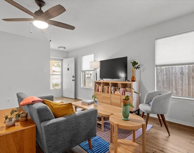 1125 Vincent Pl - Photo Thumbnail 20