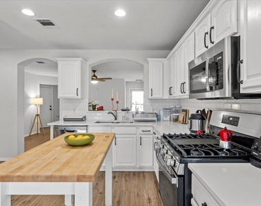 1125 Vincent Pl - Photo Thumbnail 24