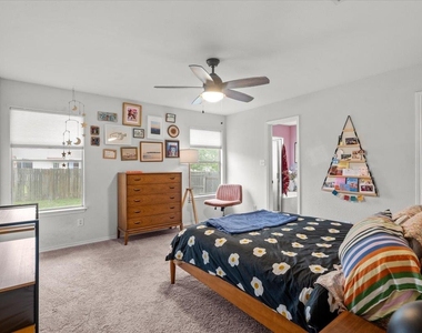 1125 Vincent Pl - Photo Thumbnail 10