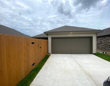 111 Dedina Dr - Photo Thumbnail 21