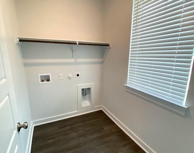 111 Dedina Dr - Photo Thumbnail 18