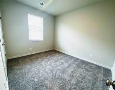 111 Dedina Dr - Photo Thumbnail 17