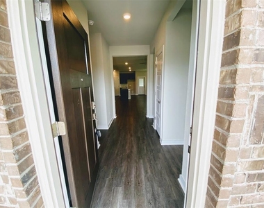 111 Dedina Dr - Photo Thumbnail 2