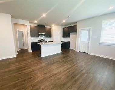 111 Dedina Dr - Photo Thumbnail 8