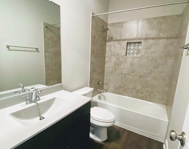 111 Dedina Dr - Photo Thumbnail 14