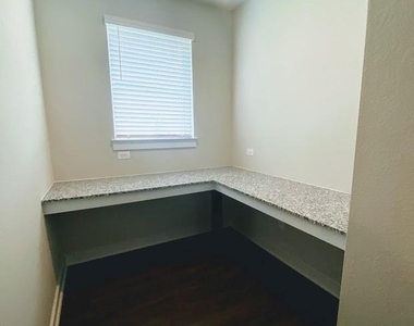 111 Dedina Dr - Photo Thumbnail 13