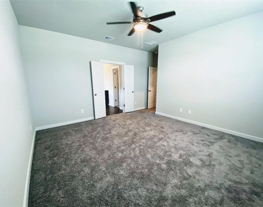 111 Dedina Dr - Photo Thumbnail 9