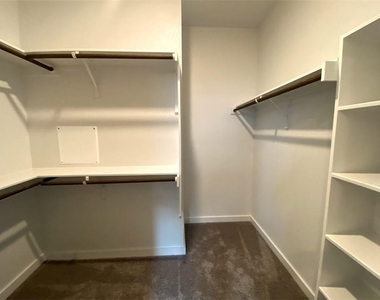 111 Dedina Dr - Photo Thumbnail 11