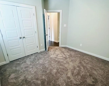 111 Dedina Dr - Photo Thumbnail 15