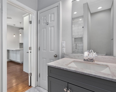 1102 Woodland Ave - Photo Thumbnail 16