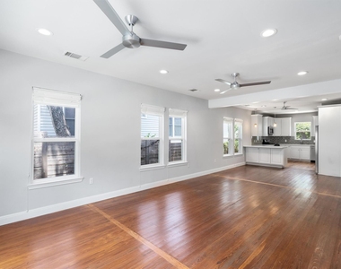 1102 Woodland Ave - Photo Thumbnail 3