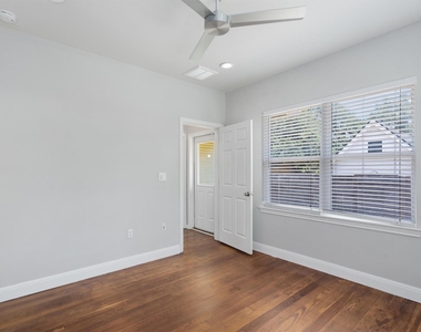 1102 Woodland Ave - Photo Thumbnail 14