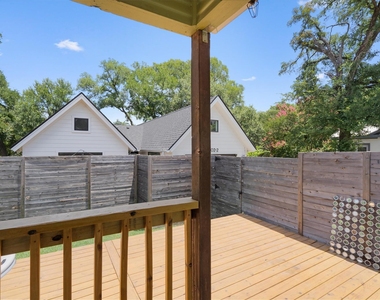 1102 Woodland Ave - Photo Thumbnail 18