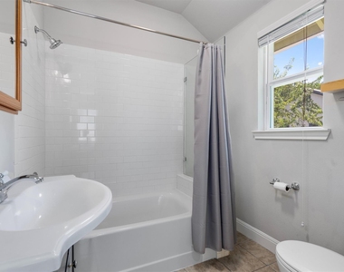1102 Woodland Ave - Photo Thumbnail 11
