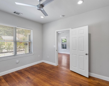 1102 Woodland Ave - Photo Thumbnail 10