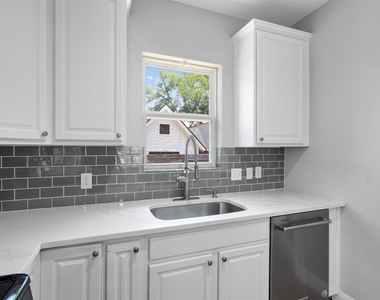 1102 Woodland Ave - Photo Thumbnail 8