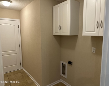 4135 Halifax Lane - Photo Thumbnail 11
