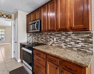 12418 Running River Road S - Photo Thumbnail 8