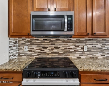 12418 Running River Road S - Photo Thumbnail 9