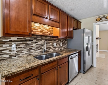 12418 Running River Road S - Photo Thumbnail 10