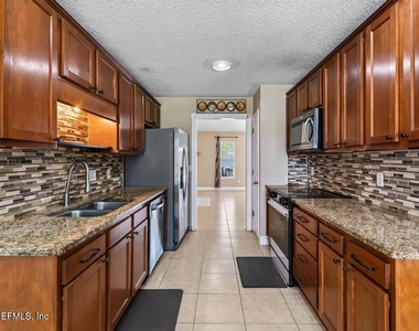 12418 Running River Road S - Photo Thumbnail 6