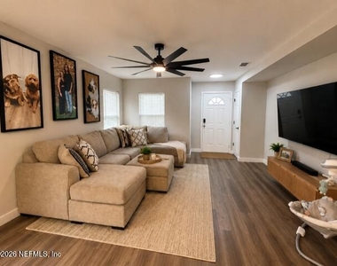11592 Pleasant Creek Drive - Photo Thumbnail 4