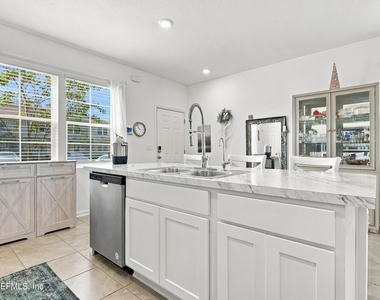8359 Zenith Circle - Photo Thumbnail 7