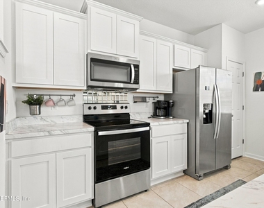 8359 Zenith Circle - Photo Thumbnail 6
