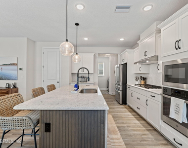 381 Pioneer Village Drive - Photo Thumbnail 8