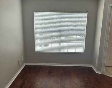 13700 Richmond Park Drive N - Photo Thumbnail 8