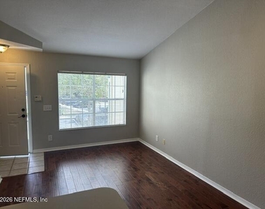 13700 Richmond Park Drive N - Photo Thumbnail 5