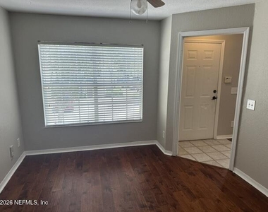 13700 Richmond Park Drive N - Photo Thumbnail 7