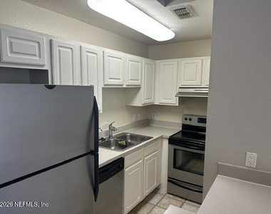 13700 Richmond Park Drive N - Photo Thumbnail 16