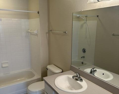 13700 Richmond Park Drive N - Photo Thumbnail 12