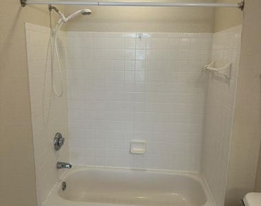 13700 Richmond Park Drive N - Photo Thumbnail 11