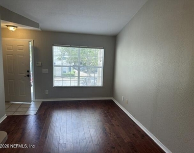 13700 Richmond Park Drive N - Photo Thumbnail 3