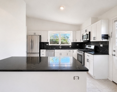 406 Sunset Drive - Photo Thumbnail 5