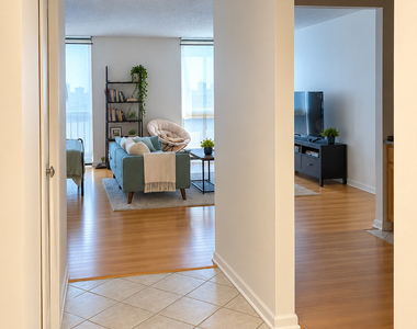 70 W Huron Street - Photo Thumbnail 4