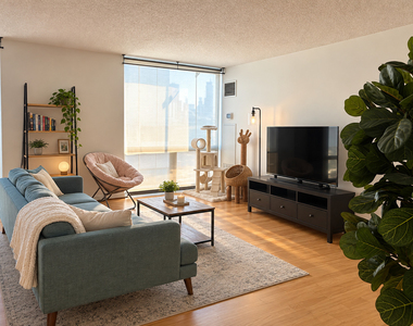 70 W Huron Street - Photo Thumbnail 2
