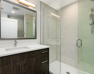 3208 N Southport Avenue - Photo Thumbnail 11