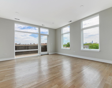 3208 N Southport Avenue - Photo Thumbnail 4