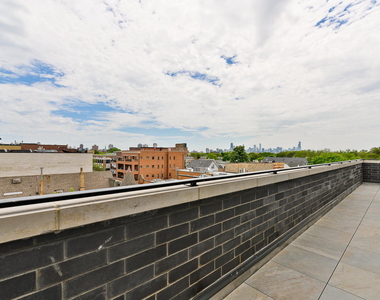 3208 N Southport Avenue - Photo Thumbnail 5