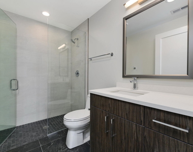 3208 N Southport Avenue - Photo Thumbnail 9
