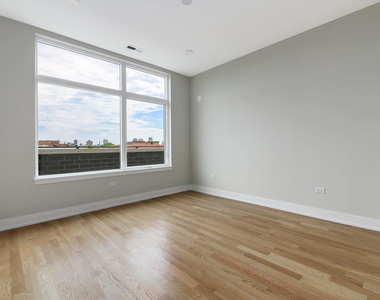 3208 N Southport Avenue - Photo Thumbnail 10