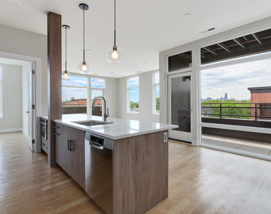 3208 N Southport Avenue - Photo Thumbnail 3