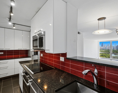 330 W Diversey Parkway - Photo Thumbnail 8